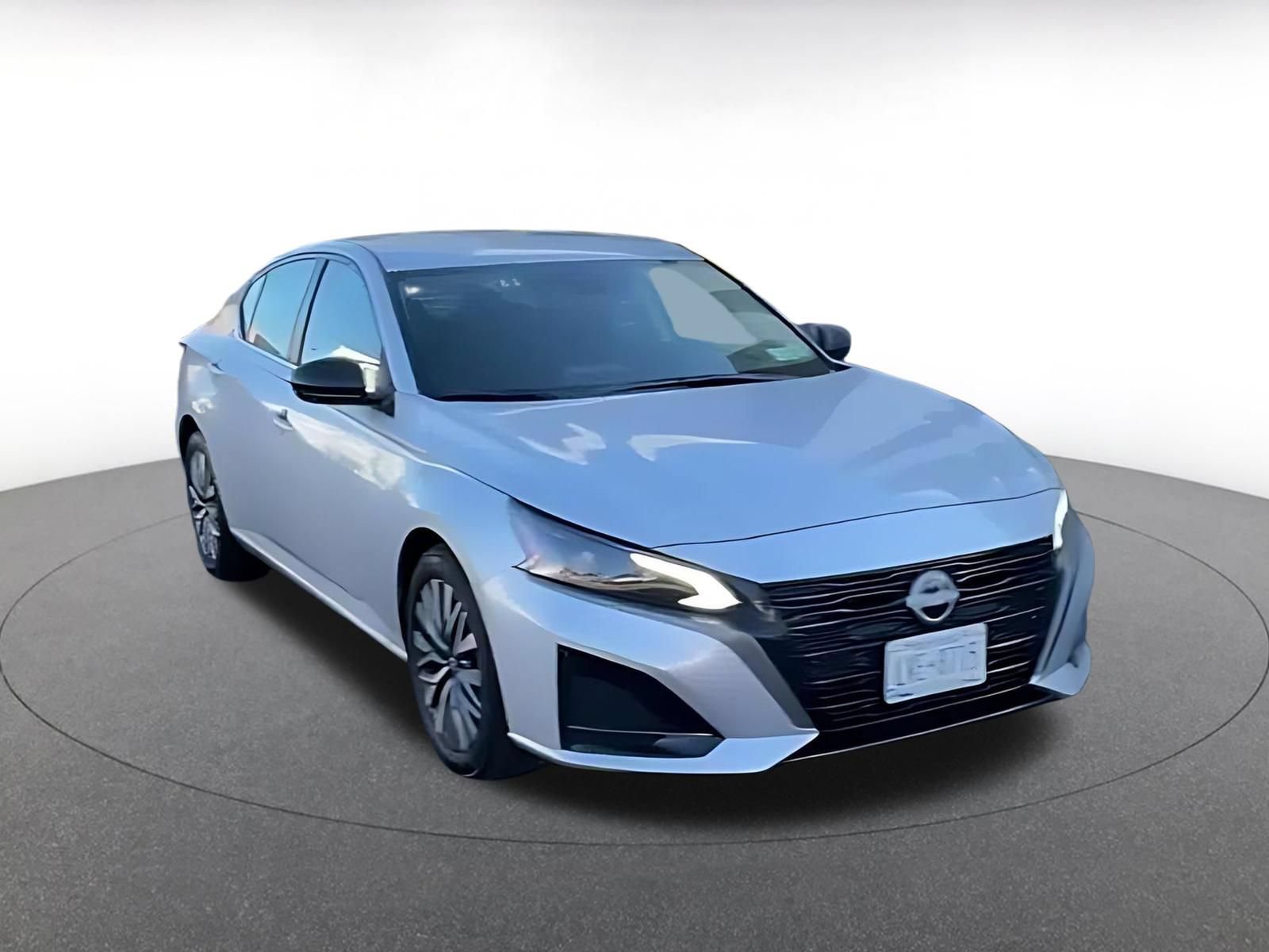 Used 2026 Nissan Altima 2.5 SV FWD image 2