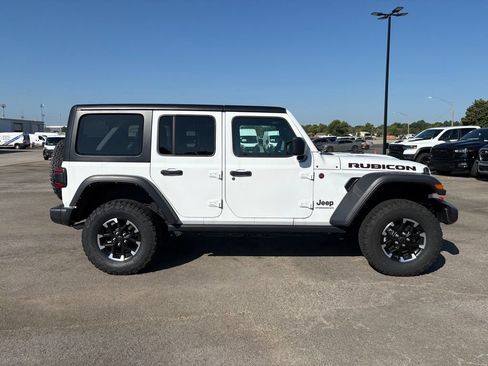 Used 2025 Jeep Wrangler Unlimited Rubicon AWD/4WD image 9