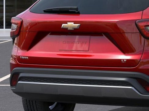 New 2026 Chevrolet Trax LT w/ Sunroof Package image 14