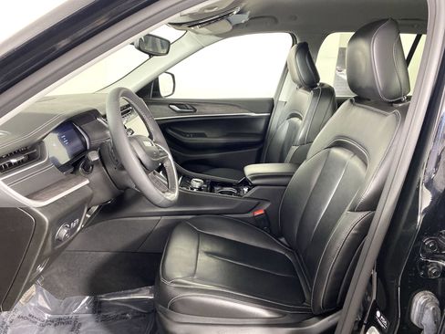 Used 2023 Jeep Grand Cherokee Limited image 15