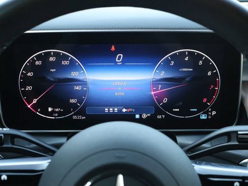 Used 2025 Mercedes-Benz GLC 300 4MATIC image 30