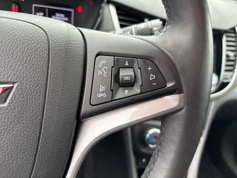 Used 2019 Chevrolet Trax LT w/ LT Convenience Package image 25