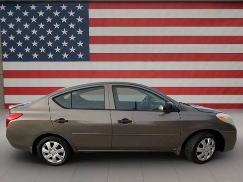 Used 2013 Nissan Versa S Plus image 8