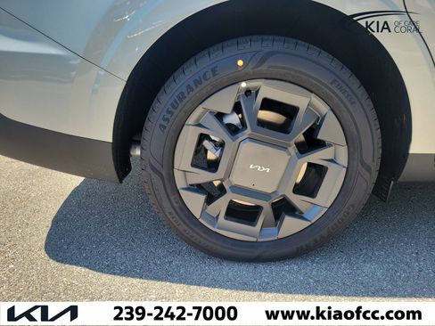 New 2026 Kia Carnival EX FWD image 9