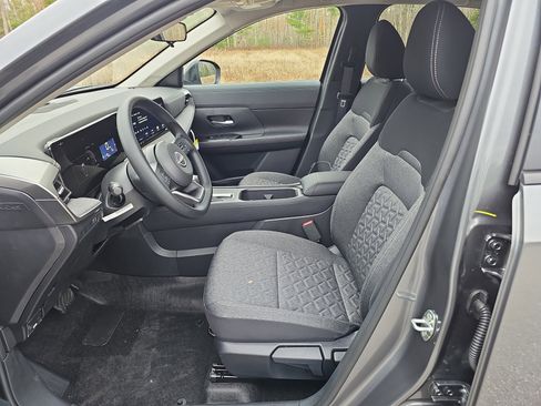 New 2026 Nissan Kicks SV w/ SV Premium Package image 4