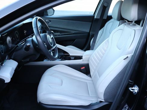 Used 2024 Hyundai Elantra Limited FWD image 11