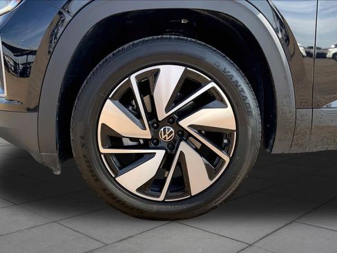 Used 2026 Volkswagen Atlas SE FWD image 11