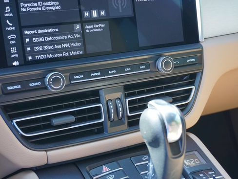 Used 2021 Porsche Macan S AWD/4WD image 21