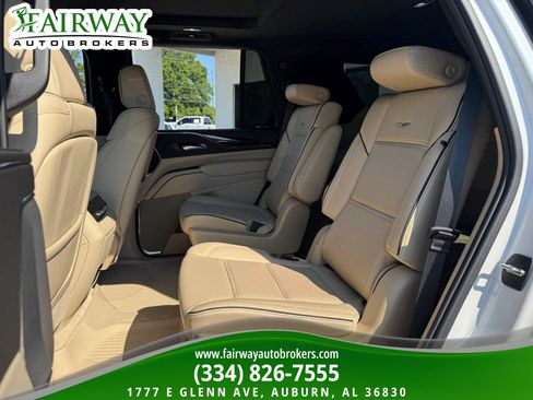 Used 2024 Cadillac Escalade Premium Luxury w/ Performance Package AWD/4WD image 11