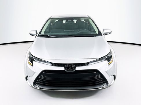 Used 2026 Toyota Corolla LE image 2