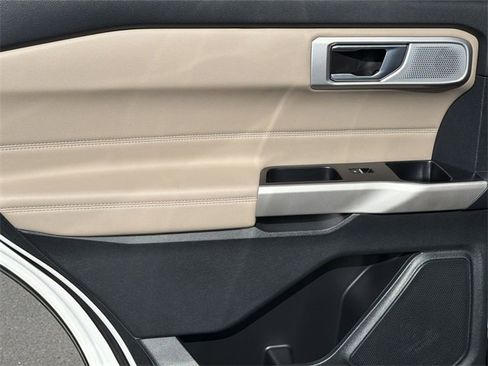 Used 2022 Ford Explorer Limited w/ Limited Technology Package image 21