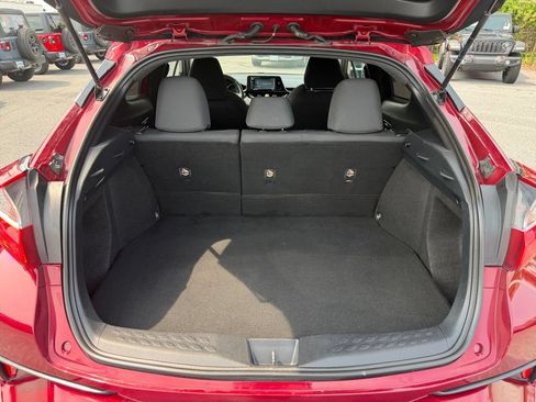 Used 2018 Toyota C-HR XLE FWD image 16