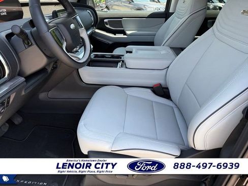 Used 2025 Ford Expedition Platinum w/ Platinum Ultimate Package AWD/4WD image 10