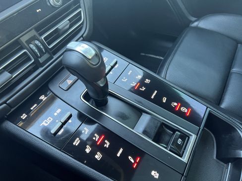 Used 2024 Porsche Macan image 24