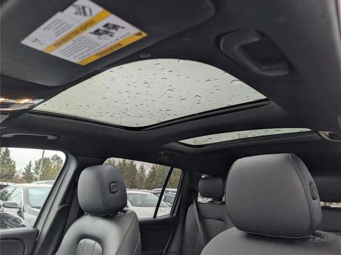 Used 2020 Mercedes-Benz GLB 250 4MATIC w/ Premium Package image 28