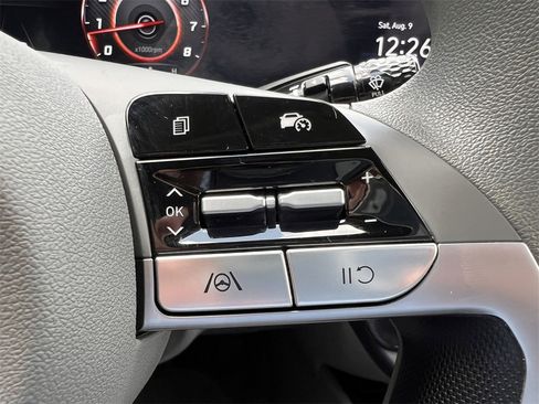 Used 2024 Hyundai Elantra SEL image 25