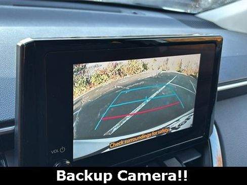 Used 2024 Toyota Corolla Cross LE image 3