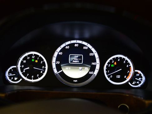 Used 2011 Mercedes-Benz E 350 4MATIC Sedan image 16