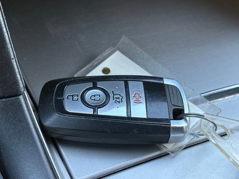 Used 2023 Ford Explorer XLT image 42