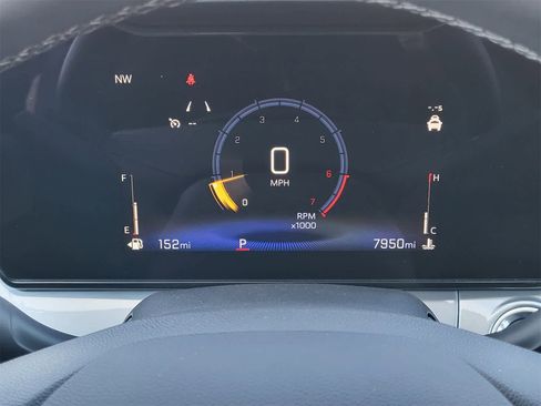 Used 2025 Chevrolet Trax LT w/ LT Convenience Package image 16