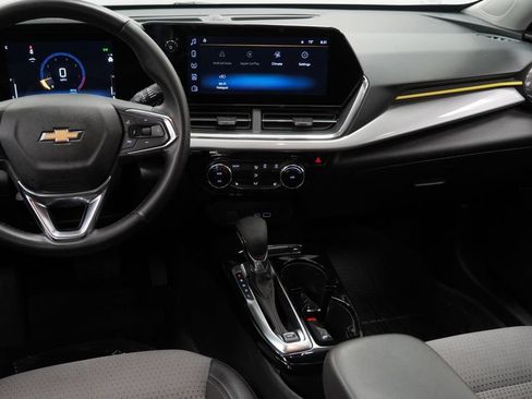 Used 2024 Chevrolet Trax LT w/ Driver Confidence Package FWD image 14