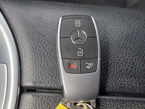 Used 2020 Mercedes-Benz GLC 300 image 21