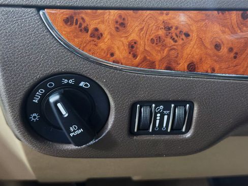 Used 2015 Chrysler Town & Country Touring-L w/ Driver Convenience Group FWD image 16