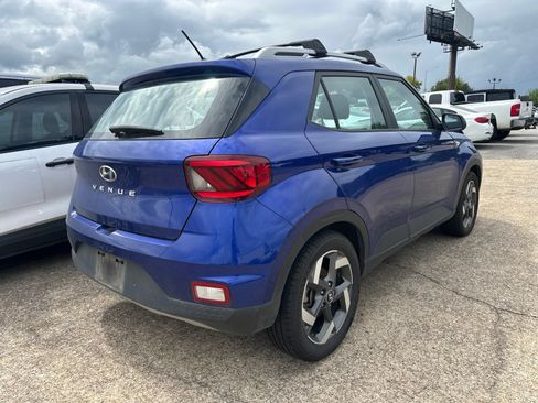 Used 2023 Hyundai Venue SEL FWD image 5
