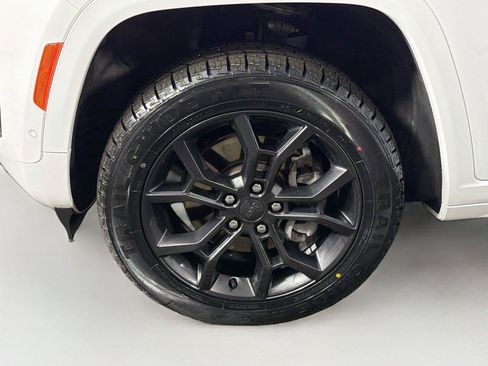 Used 2023 Jeep Grand Cherokee 30th Anniversary AWD/4WD image 34
