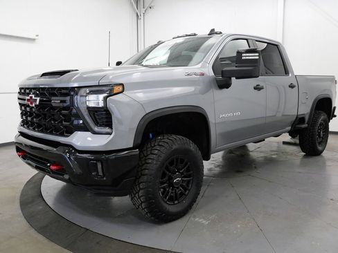 Used 2024 Chevrolet Silverado 2500 ZR2 w/ Technology Package AWD/4WD image 3