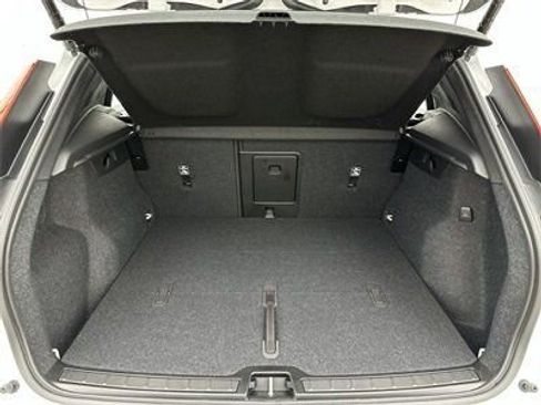 Certified 2025 Volvo XC40 B5 Plus w/ Protection Package Premier image 22