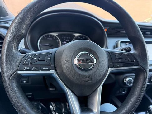 Used 2020 Nissan Kicks S image 12