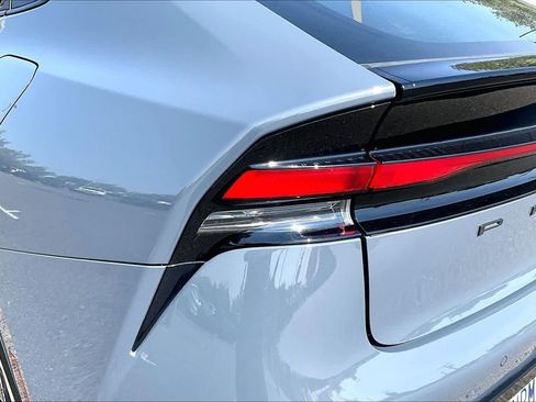Used 2024 Toyota Prius XLE FWD image 28