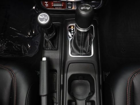 Used 2024 Jeep Wrangler Unlimited Rubicon AWD/4WD image 15