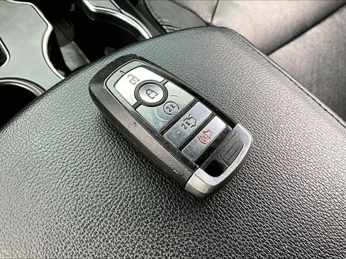 Used 2018 Ford Explorer XLT w/ Equipment Group 202A image 33