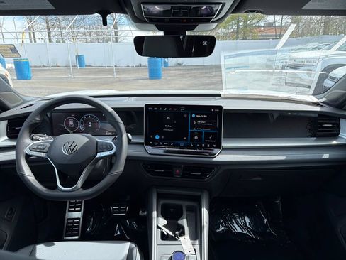 New 2026 Volkswagen Tiguan SE R-Line AWD/4WD image 13