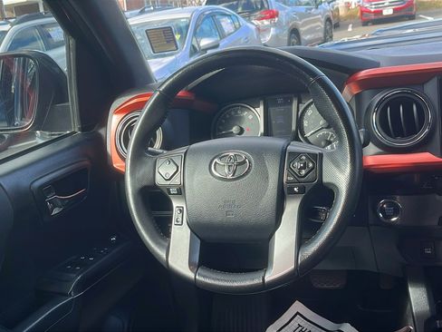 Used 2017 Toyota Tacoma TRD Sport image 23