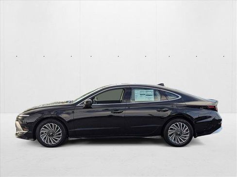 Used 2025 Hyundai Sonata Limited FWD image 5