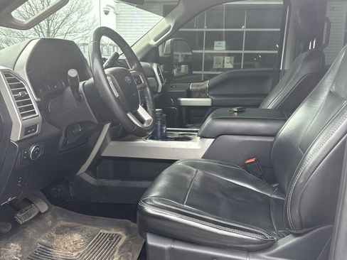 Used 2017 Ford F250 Lariat w/ Chrome Package image 9