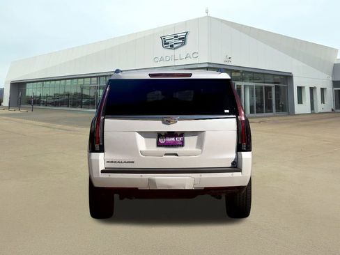 Used 2020 Cadillac Escalade Luxury image 5