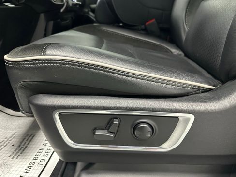 Used 2025 RAM 1500 Laramie image 13