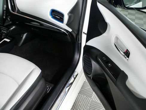 Used 2017 Toyota Prius Prime Advanced FWD image 21