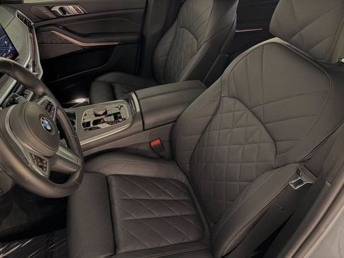 Used 2024 BMW X7 xDrive40i w/ M Sport Package AWD/4WD image 14