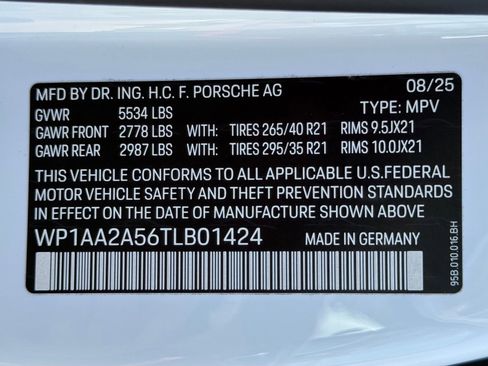 Used 2026 Porsche Macan AWD/4WD image 36