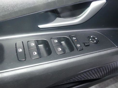 Used 2025 Hyundai Elantra Limited FWD image 20
