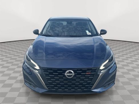 Used 2023 Nissan Altima 2.5 SR FWD image 2