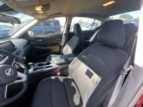 Used 2025 Nissan Altima 2.5 SV image 17