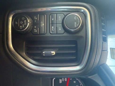 Used 2020 Chevrolet Silverado 1500 LT w/ Convenience Package image 23