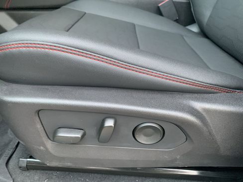 Used 2025 Chevrolet Colorado Z71 w/ Technology Package AWD/4WD image 18