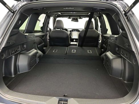Used 2025 Subaru Forester Premium AWD/4WD image 36